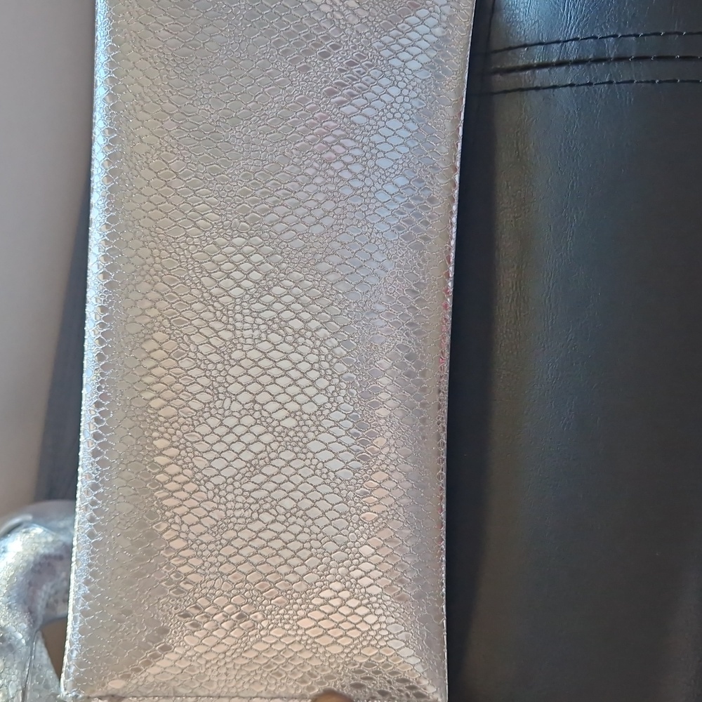 Aldo Elegant Silver Stiletto Heels With Matching Clutch. - Picture 6 of 15